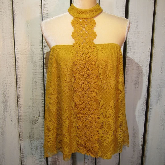 City Triangles Tops - City Triangles Laced Top Size L ❣️HOST PICK❣️